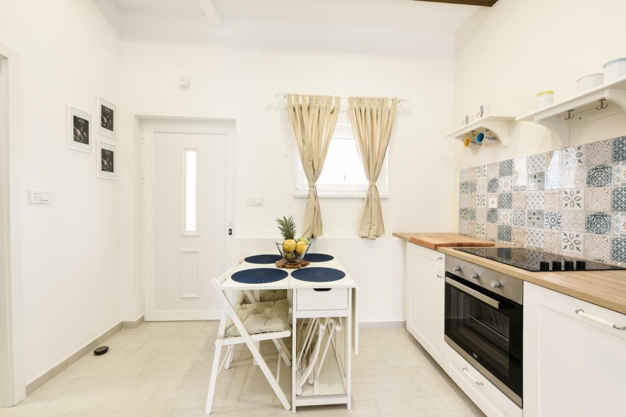 Apartmani Eladora Biograd Na Moru Buitenkant foto